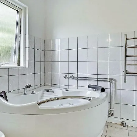 Dom wakacyjny Three-bedroom Holiday In Afarnes